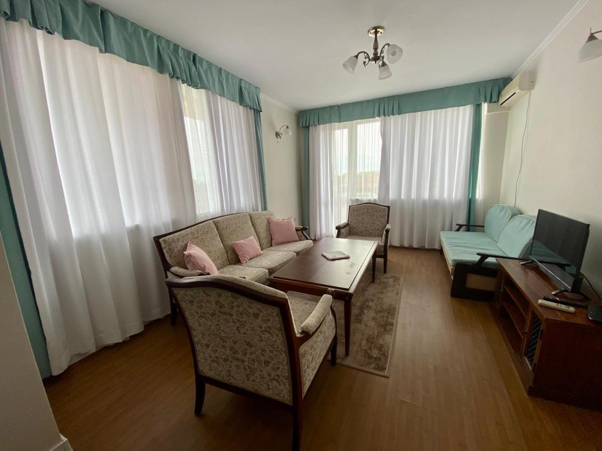 Wild Cherry Apartments St Constantin et Helena Extérieur photo