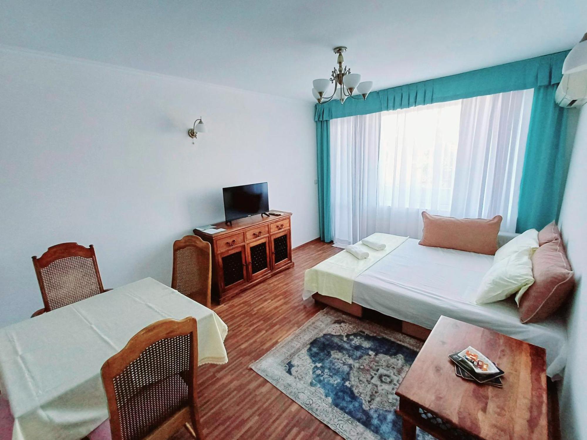 Wild Cherry Apartments St Constantin et Helena Extérieur photo